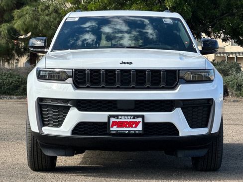 New 2026 Jeep Grand Cherokee Altitude image 2