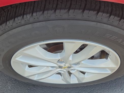 Used 2018 Chevrolet Malibu LT FWD image 3