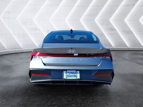 Used 2025 Hyundai Elantra SEL image 4