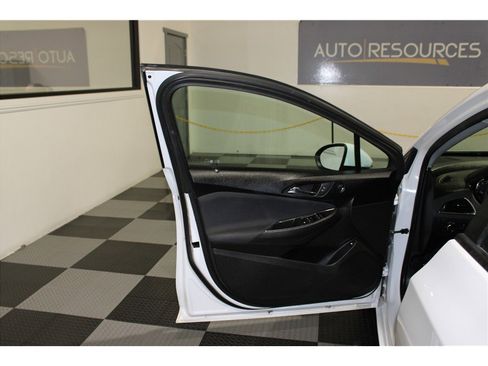 Used 2019 Chevrolet Cruze Sedan image 11