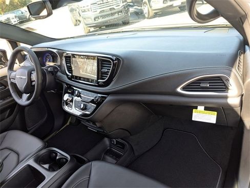 New 2026 Chrysler Pacifica Select image 36