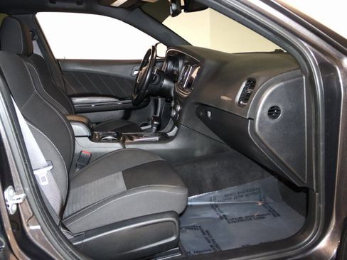 Used 2022 Dodge Charger R/T w/ Blacktop Package image 63