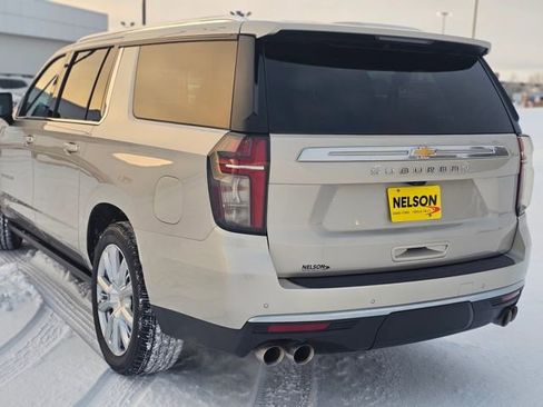 Used 2023 Chevrolet Suburban High Country image 3