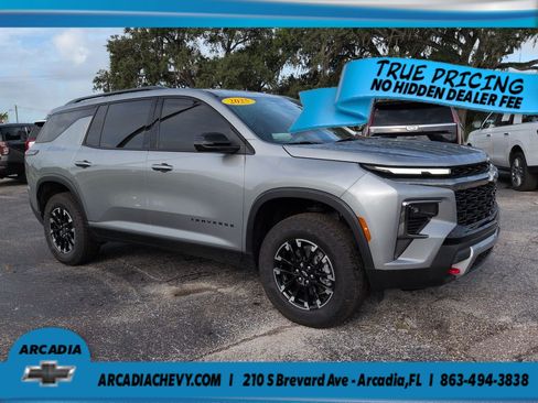 Used 2025 Chevrolet Traverse Z71 AWD/4WD image 2
