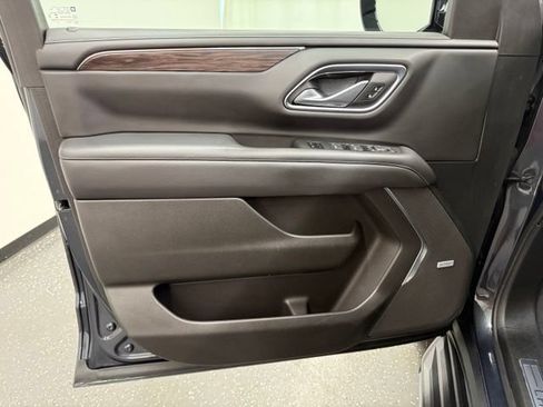 Used 2022 Chevrolet Tahoe LT w/ Luxury Package AWD/4WD image 10