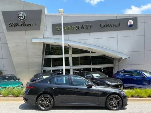 Used 2023 Alfa Romeo Giulia Estrema AWD/4WD image 4