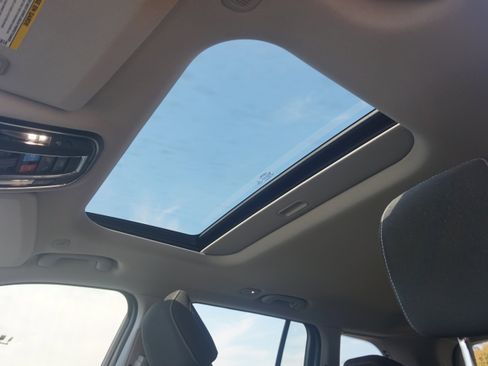 Used 2023 Jeep Grand Cherokee Laredo w/ Luxury Tech Group I image 15