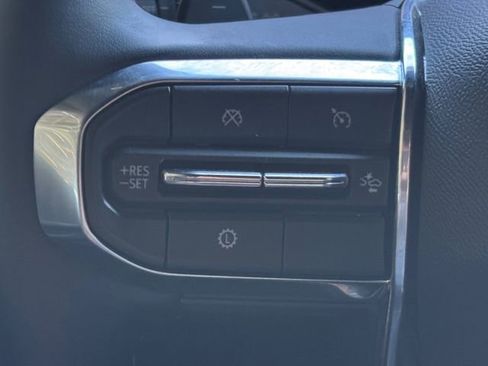 Used 2025 GMC Acadia Elevation w/ Elevation Premium Package FWD image 12