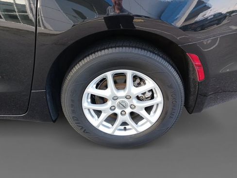 Used 2022 Chrysler Pacifica Touring-L w/ Uconnect Theater Family Group FWD image 8