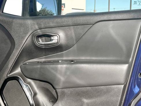 Used 2018 Jeep Renegade Altitude image 21