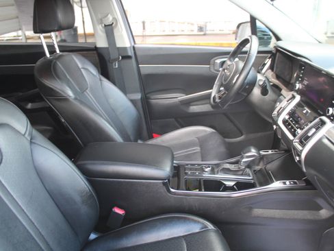 Used 2022 Kia Sorento S image 21