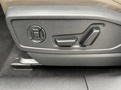 Used 2025 Audi Q5 Premium Plus w/ Premium Plus AWD/4WD image 12