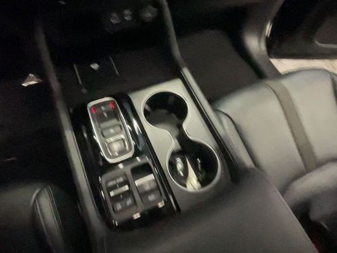 Used 2025 Honda Pilot EX-L image 39