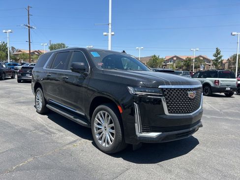 Used 2022 Cadillac Escalade ESV Premium Luxury RWD image 3