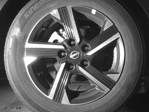Used 2025 Nissan Sentra SV FWD image 18