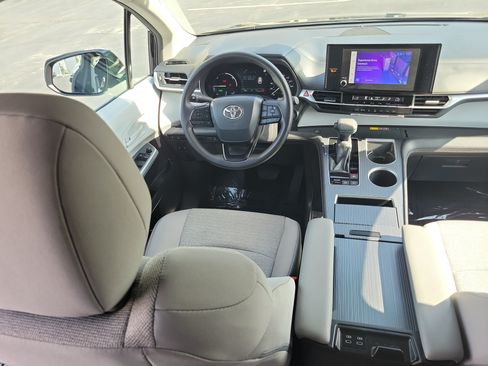 Certified 2026 Toyota Sienna LE FWD image 15
