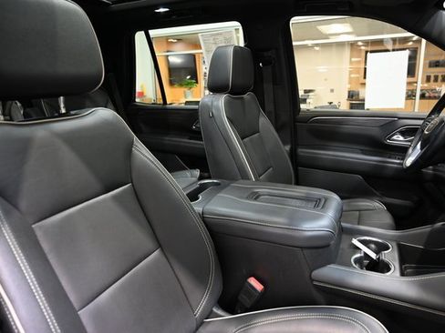 Used 2022 GMC Yukon SLT w/ SLT Premium Package image 8