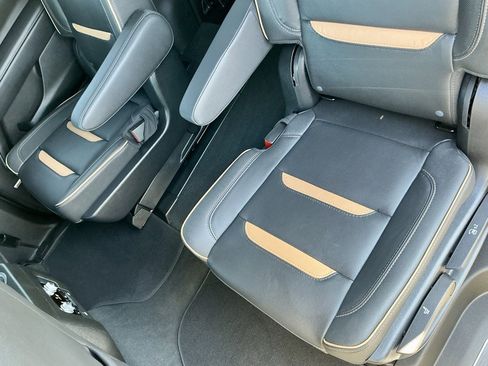 Used 2023 GMC Yukon AT4 image 29