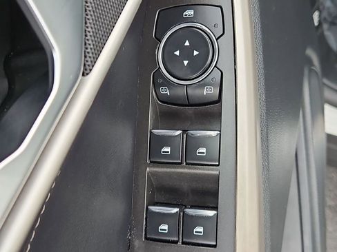 Used 2023 Ford Explorer XLT image 29