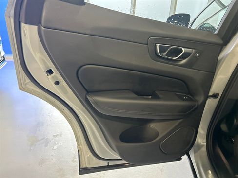 Certified 2025 Volvo XC60 B5 Plus image 21