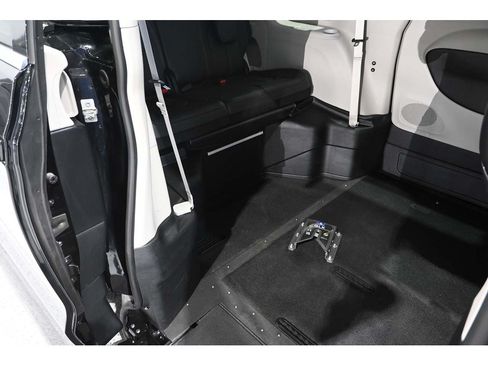Used 2022 Chrysler Pacifica Touring-L FWD image 18