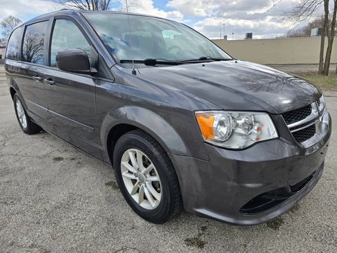 Used 2015 Dodge Grand Caravan SXT w/ UConnect Hands-Free Group FWD image 3