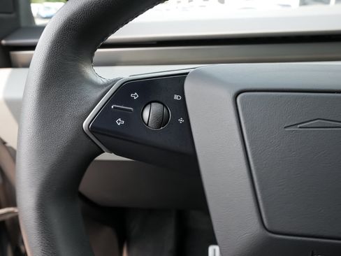 Used 2024 Tesla Cybertruck AWD Crew Cab image 19