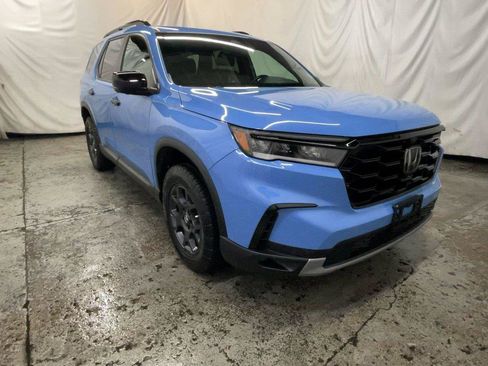 Used 2025 Honda Pilot TrailSport image 1