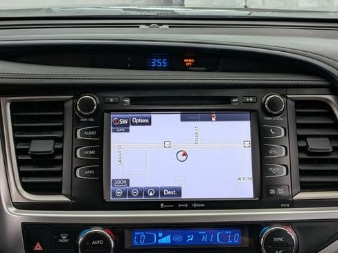 Used 2016 Toyota Highlander XLE AWD/4WD image 32