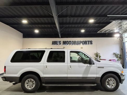 Used 2002 Ford Excursion XLT RWD image 3