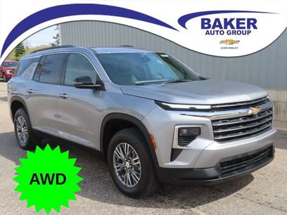 Used 2025 Chevrolet Traverse LT