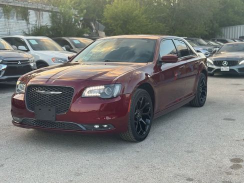Used 2019 Chrysler 300 S image 5