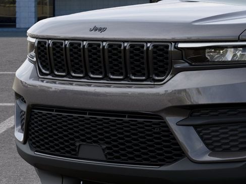 New 2025 Jeep Grand Cherokee Altitude w/ MOPAR Finishing Package image 31