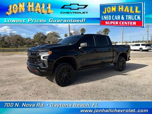 Used 2025 Chevrolet Silverado 1500 LT Trail Boss w/ Convenience Package II image 2