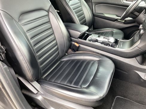 Used 2019 Ford Edge SEL w/ Equipment Group 201A FWD image 10