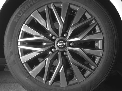 Used 2025 Nissan Altima 2.5 SV FWD image 15