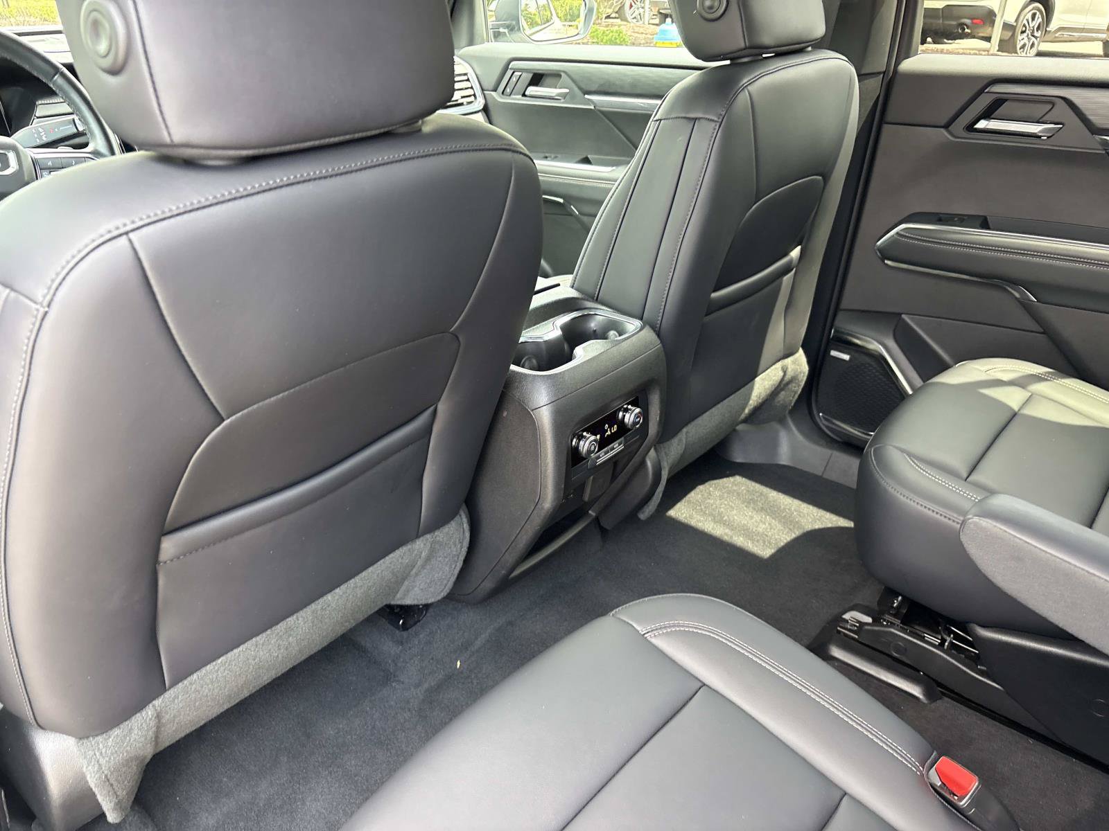 Used 2026 GMC Acadia Elevation w/ Elevation Premium Package FWD image 29
