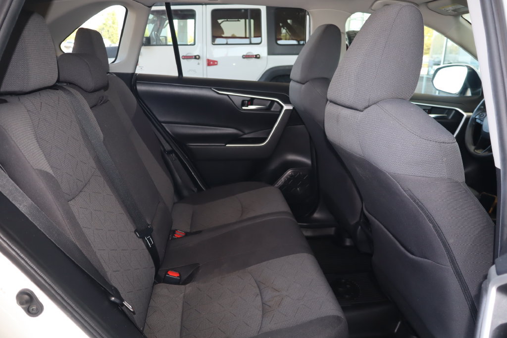 Used 2020 Toyota RAV4 XLE FWD image 37