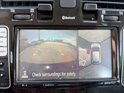 Used 2014 Nissan Leaf SV w/ Premium Package image 24