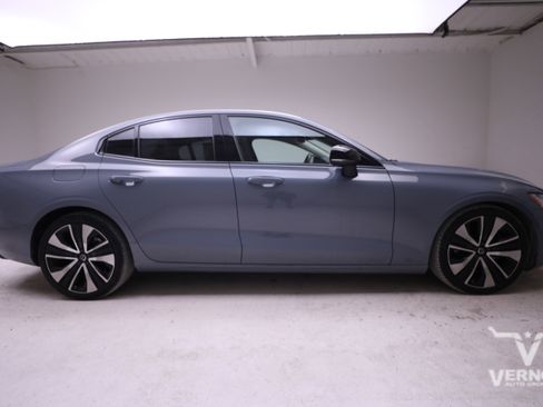 Used 2022 Volvo S60 B5 Momentum image 5