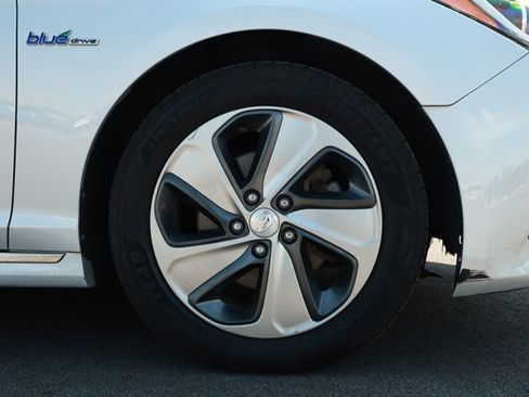 Used 2017 Hyundai Sonata Limited w/ Ultimate Package 02 FWD image 5