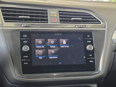 Used 2024 Volkswagen Tiguan SE FWD image 17