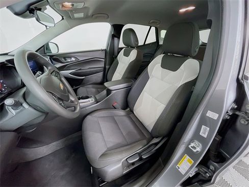 Certified 2025 Chevrolet Trax LS image 23