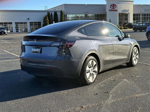 Used 2022 Tesla Model Y Long Range image 19