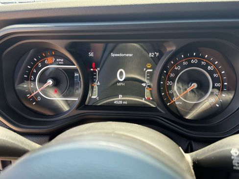Used 2025 Jeep Wrangler Unlimited Rubicon AWD/4WD image 23