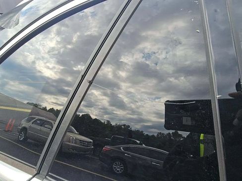 Used 2021 Mercedes-Benz GLC 300 w/ Premium Package image 23