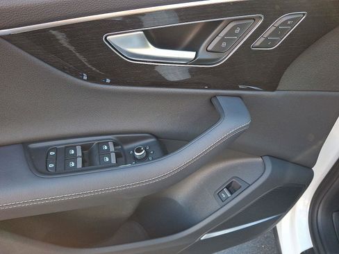Certified 2025 Audi Q7 Premium Plus image 12