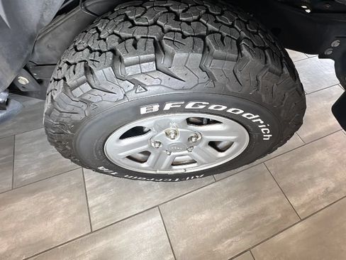 Used 2016 Jeep Wrangler Unlimited Sport w/ Connectivity Group AWD/4WD image 24