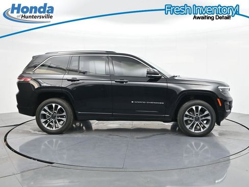 Used 2023 Jeep Grand Cherokee Overland AWD/4WD image 11