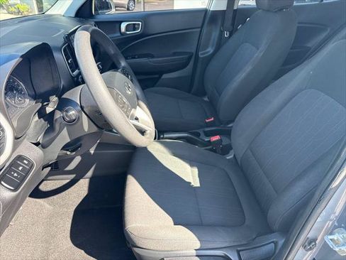 Used 2021 Hyundai Venue SE FWD image 12